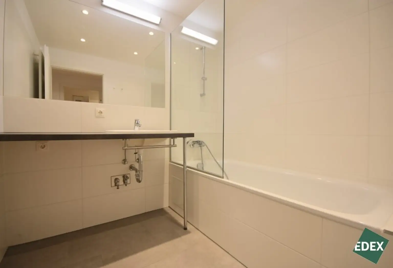 Moderne 2-Zimmer-Neubauwohnung mit Balkon in Ruhelage