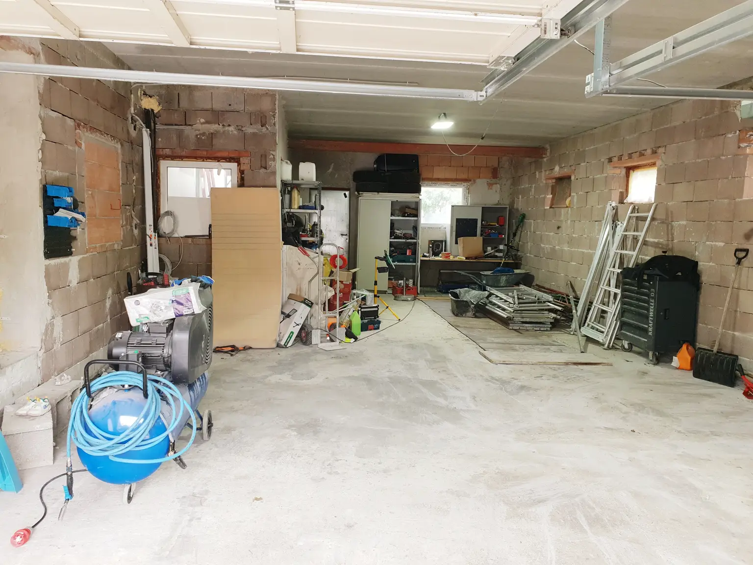Einfamilienhaus mit Doppelgarage zu verkaufen!