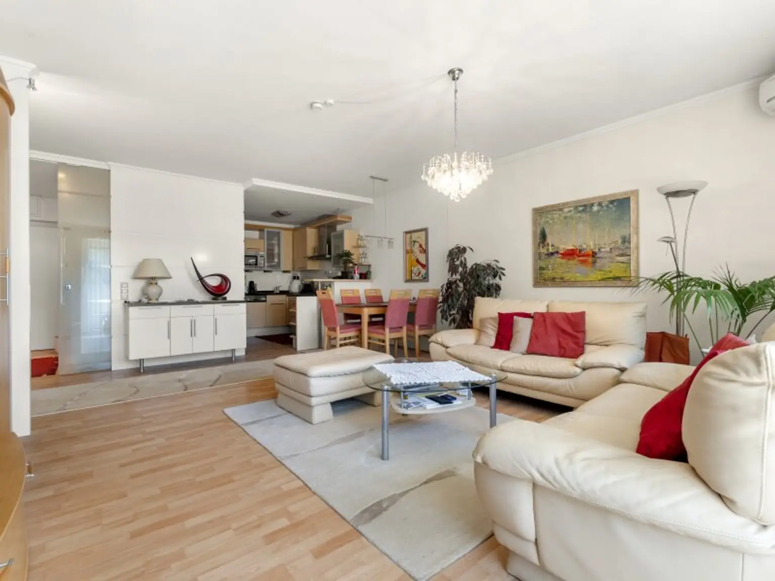 Schöne, vollmöblierte 2 Zi Terrassenwohnung mit XL-Terrasse und Tiefgarage in Waidmannsdorf - Neckheimgasse