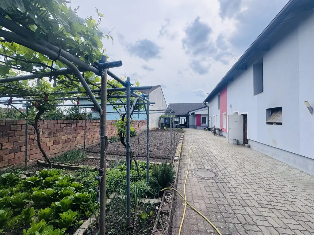 2-Familienhaus mit großem Garten in Ruhelage – ideal für Großfamilien