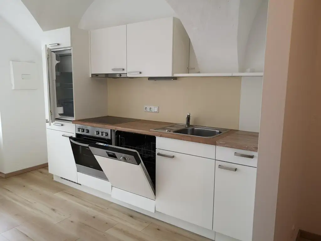 Charmante Wohnung mit Gewölbe und Garten