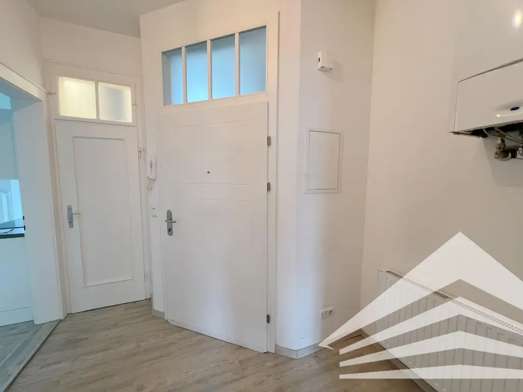 Wunderschöne 3 Zimmer-Altbauwohnung mit Küche und großem Balkon im Linzer Zentrum!