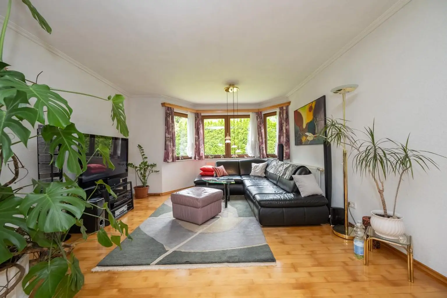 WOHNEN IM GRÜNEN – 242 m² WOHN-NUTZFLÄCHE – 3.903 m² GRUNDSTÜCK! Charmantes Einfamilienhaus voller Potenzial und zahlreicher Gestaltungsmöglichkeiten!