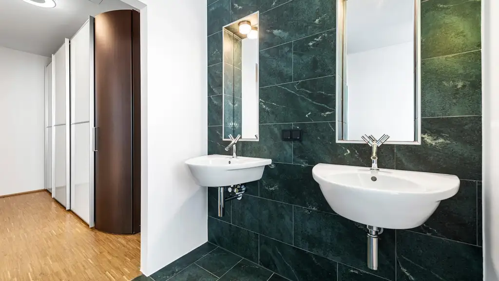 Parkring Tower | Stilvolle 2-Zimmer-Wohnung mit Concierge-Service & Blick auf den Stadtpark