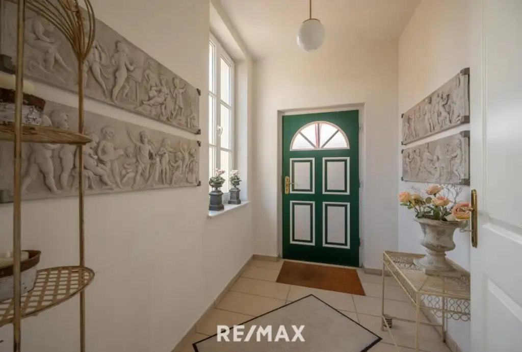 Elegante Villa im Landhausstil mit Riesengarage