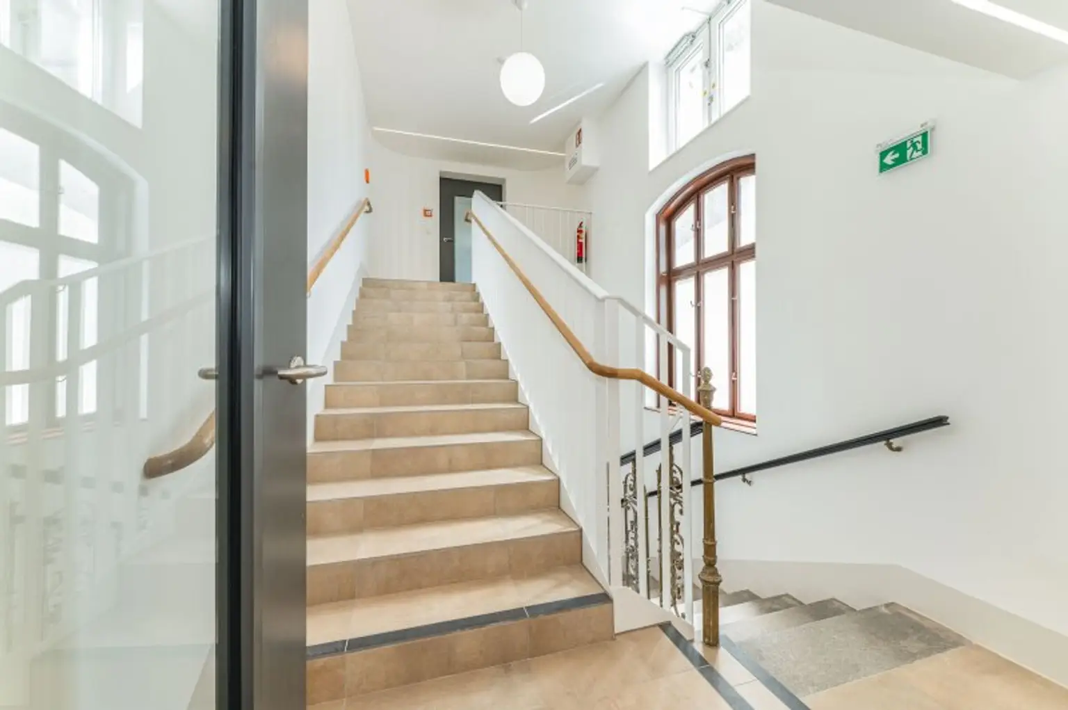 3-Zimmer-Maisonette mit Dachterrasse nahe Rochusmarkt zu vermieten!