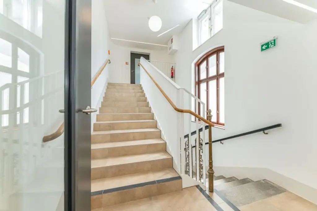 3-Zimmer-Maisonette mit Dachterrasse nahe Rochusmarkt zu vermieten!