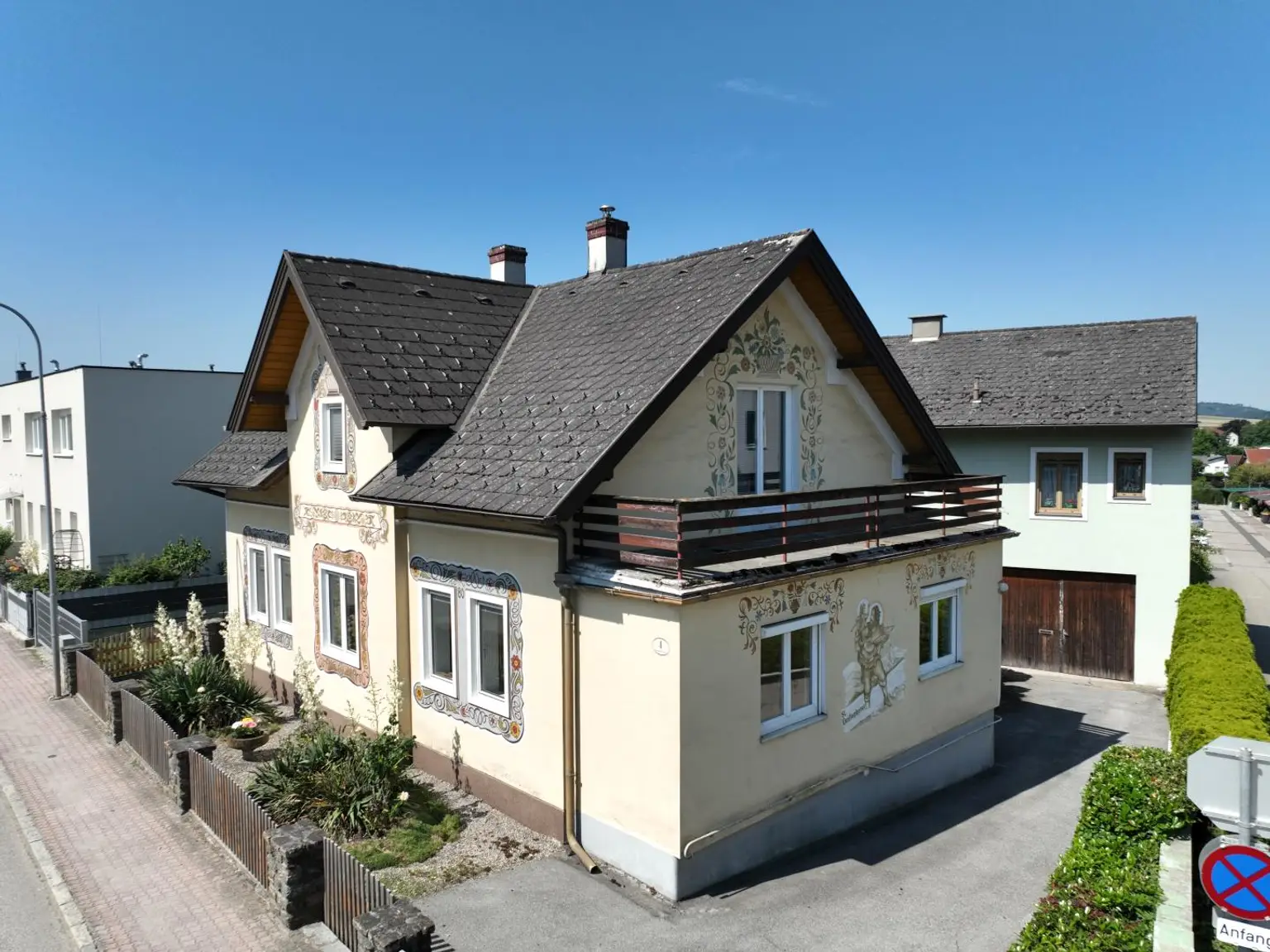 Haushälfte mit großzügigem Garten zu mieten