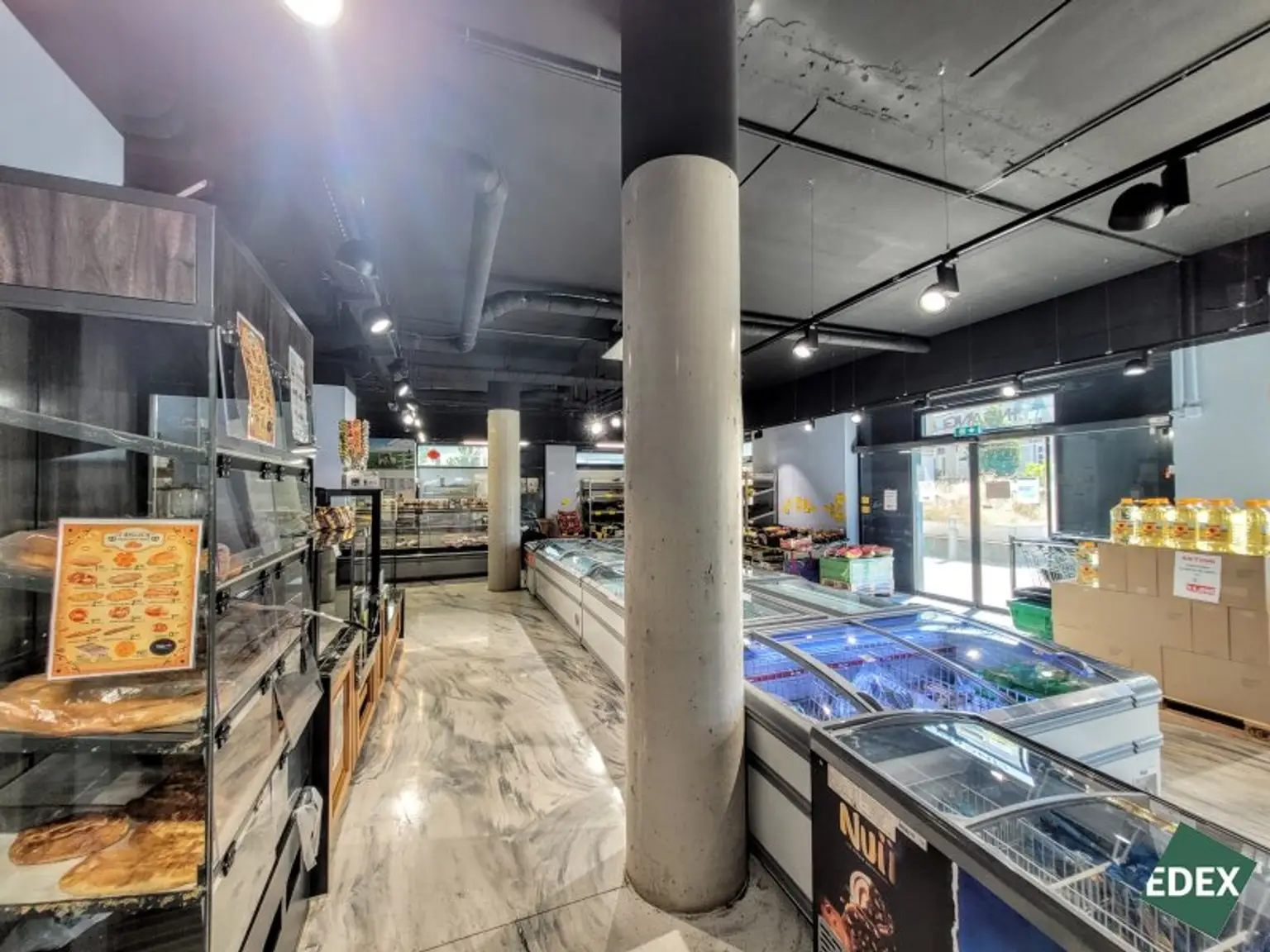 Moderne Gewerbefläche mit hoher Sichtbarkeit und flexibler Nutzung