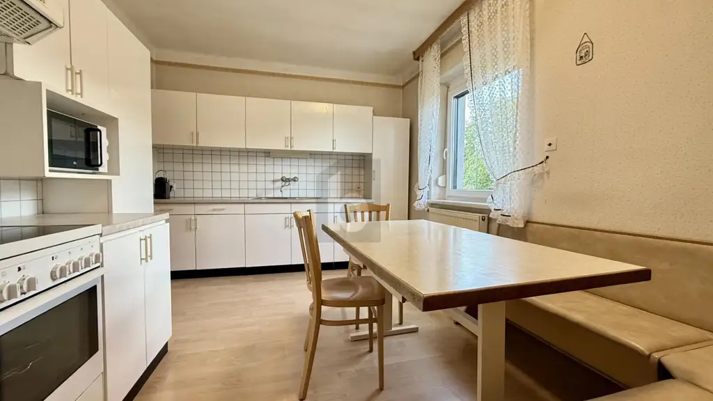 BUNGALOW MIT SONNIGEM GARTEN UND GROSSEM KELLER & GARAGE