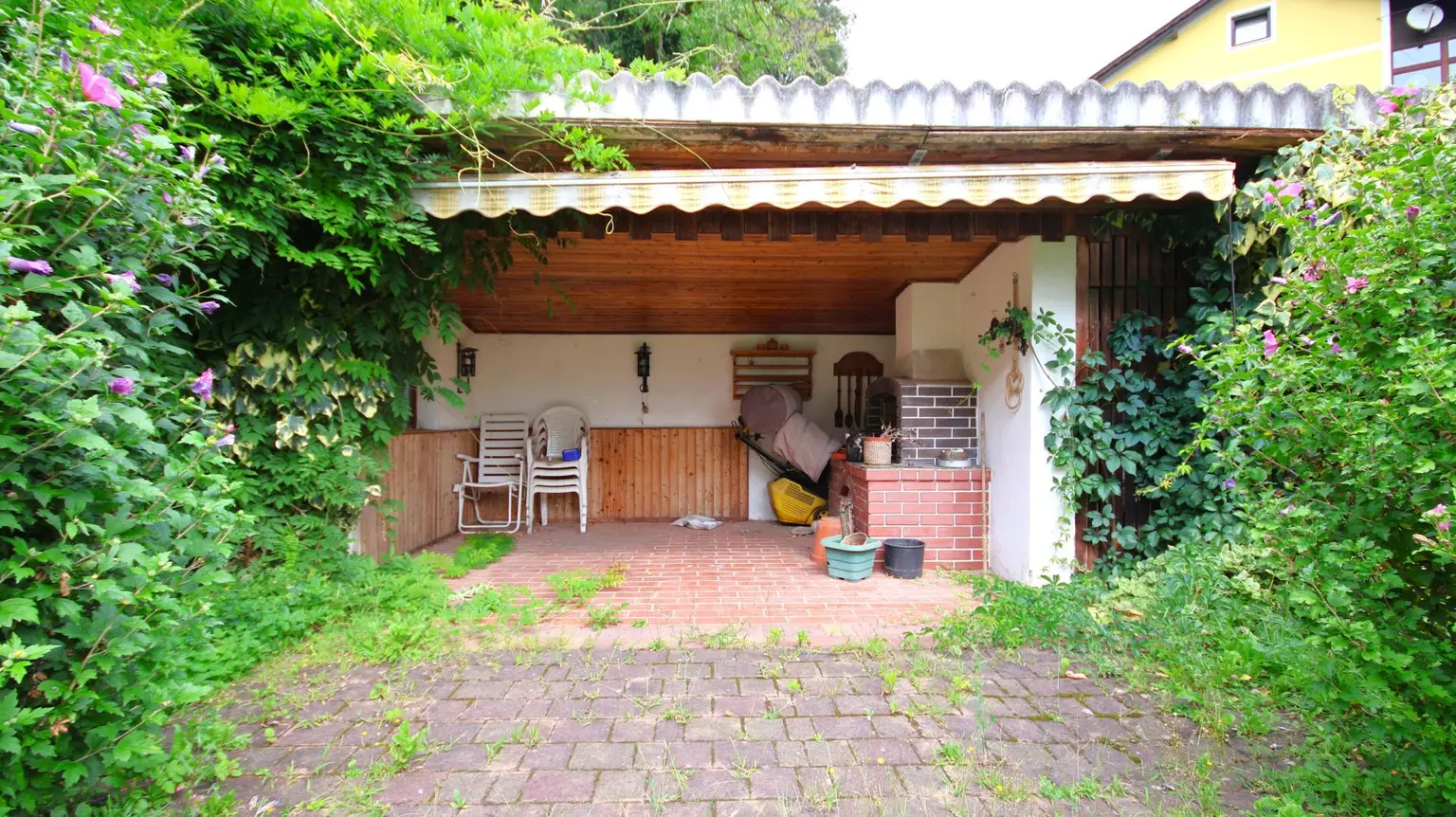 Großzügiges, sanierungsbedürftiges Altbauhaus mit Charakter und Potenzial