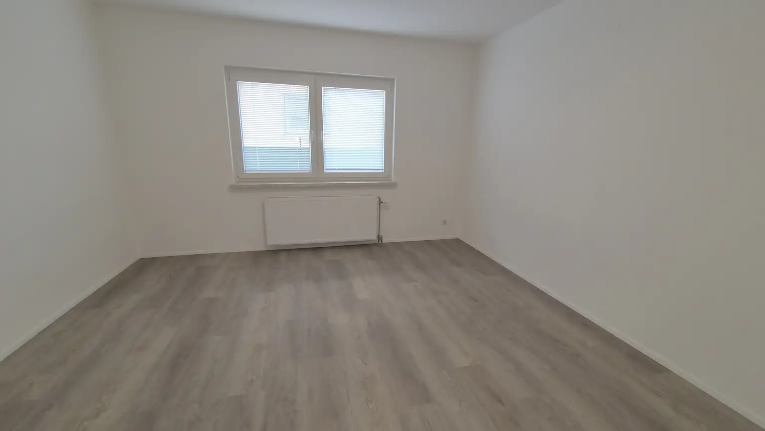 Sanierte Zwei Zimmerwohnung mit neuer Küche zu vermieten!