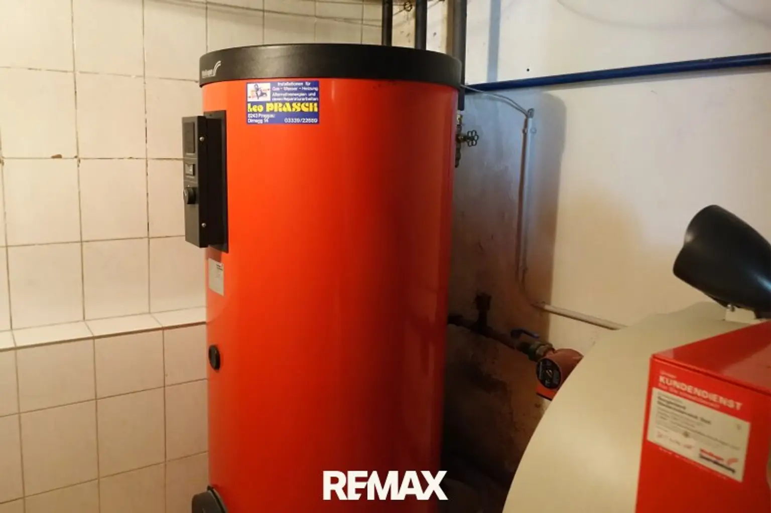 Heizung mit Warmwasser im Keller
