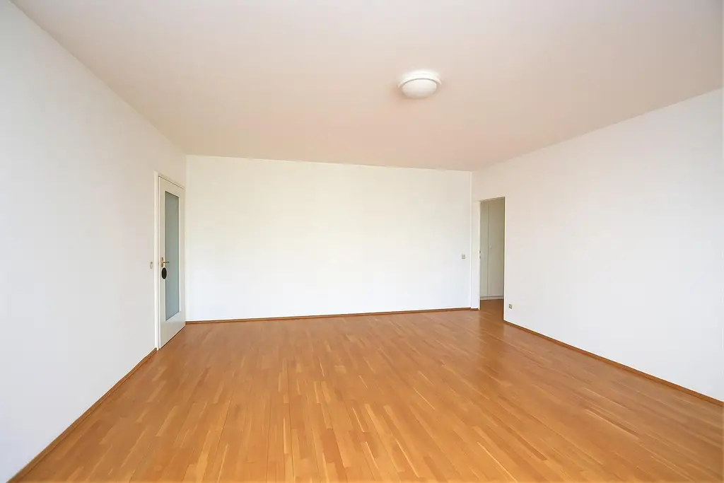 Helle Stadtwohnung mit Loggia – Wohnen im beliebten Fasanviertel