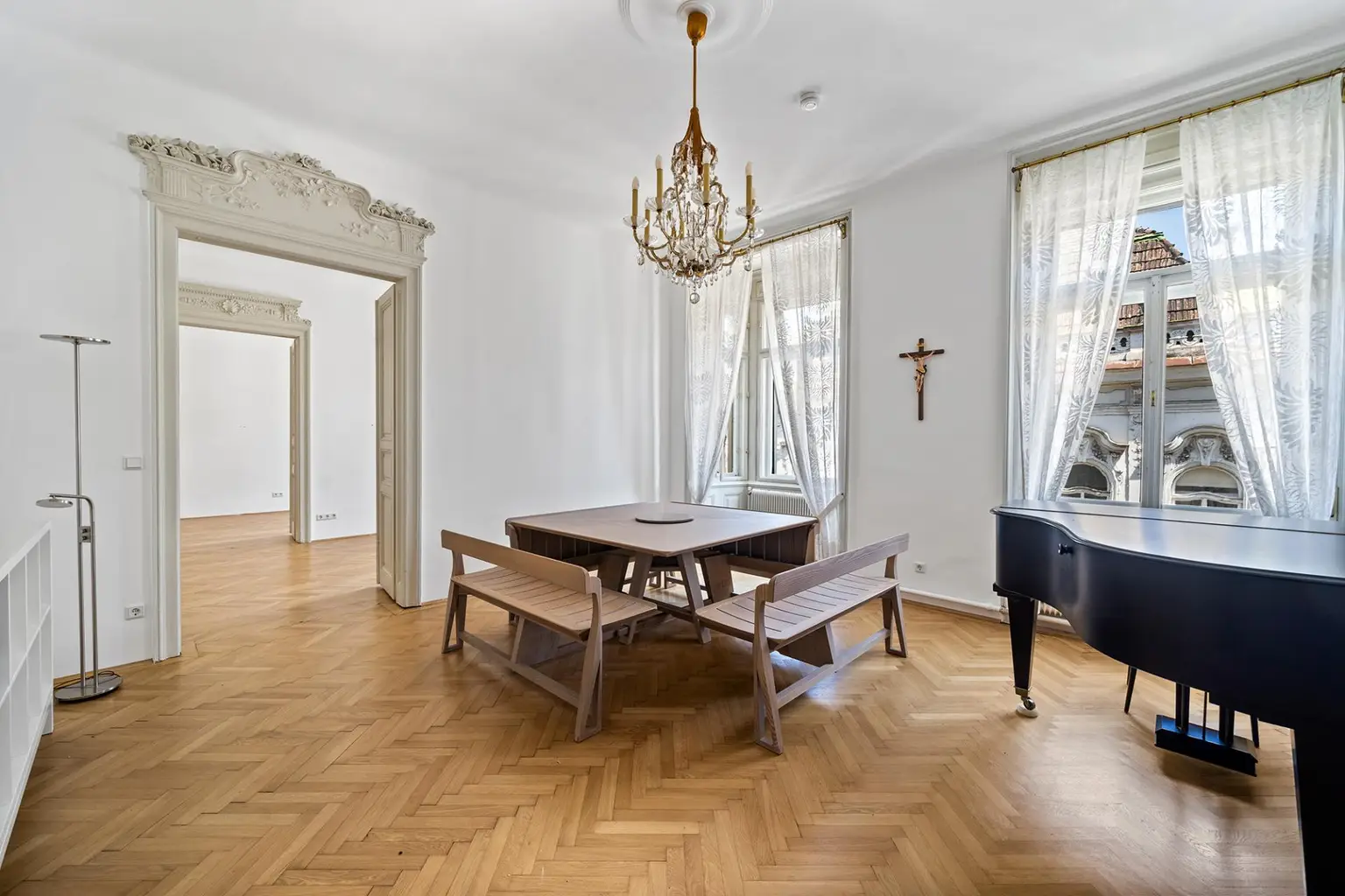 Wohnen wie im alten Wien! Traumhafte klassische Altbauwohnung mit Rohdachboden Nähe Schönbrunn und U 4