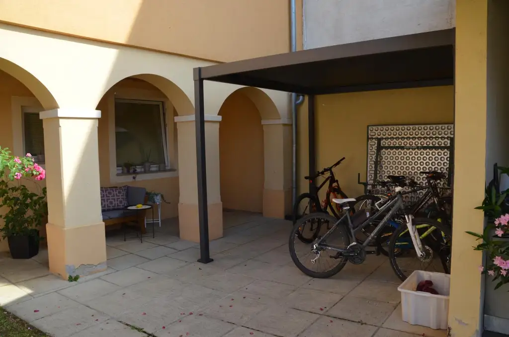 Großzügige Dachgeschosswohnung mit charmanter Ausstattung