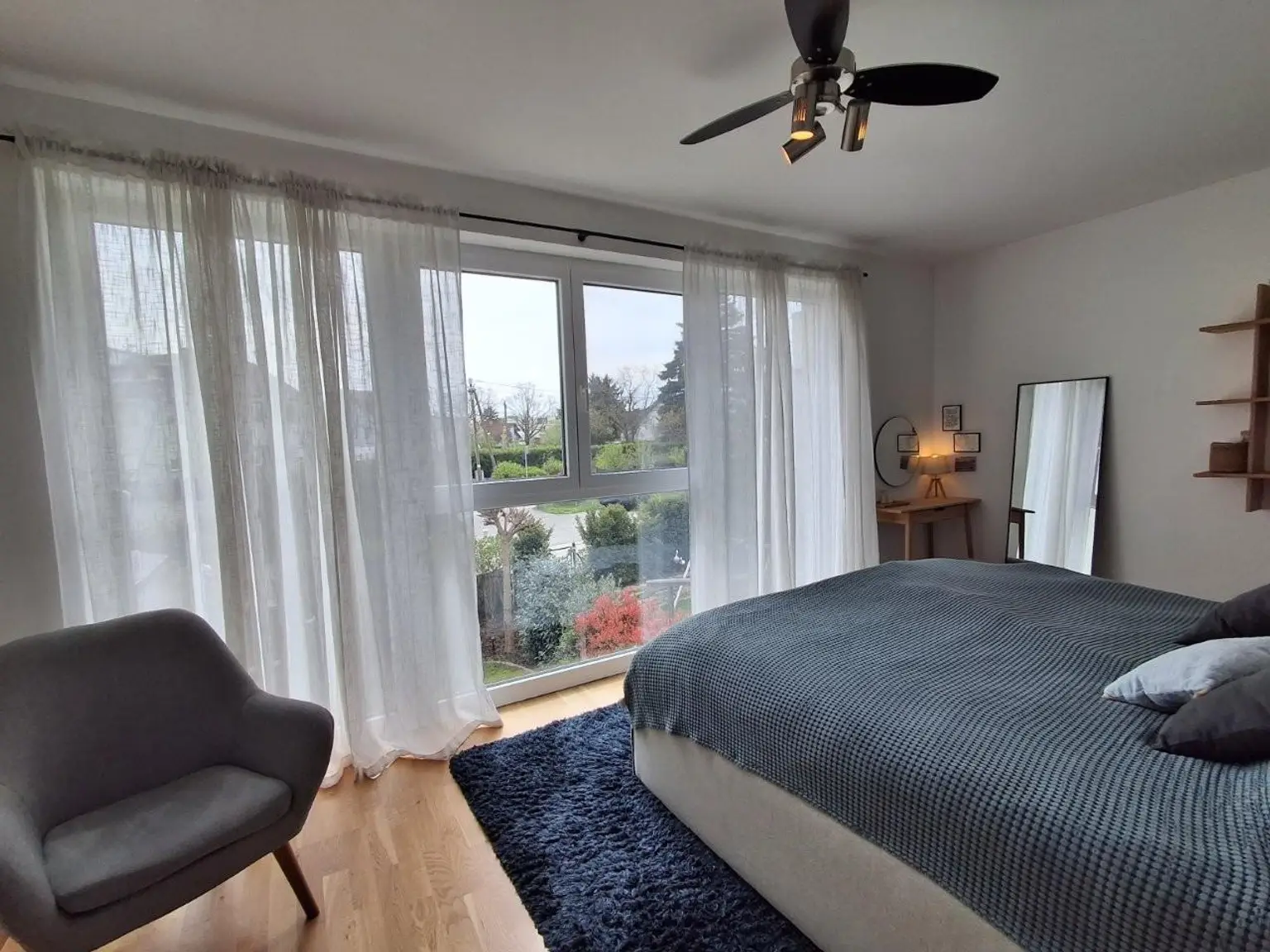 5 Schlafzimmer mit Doppelbett RH 1220