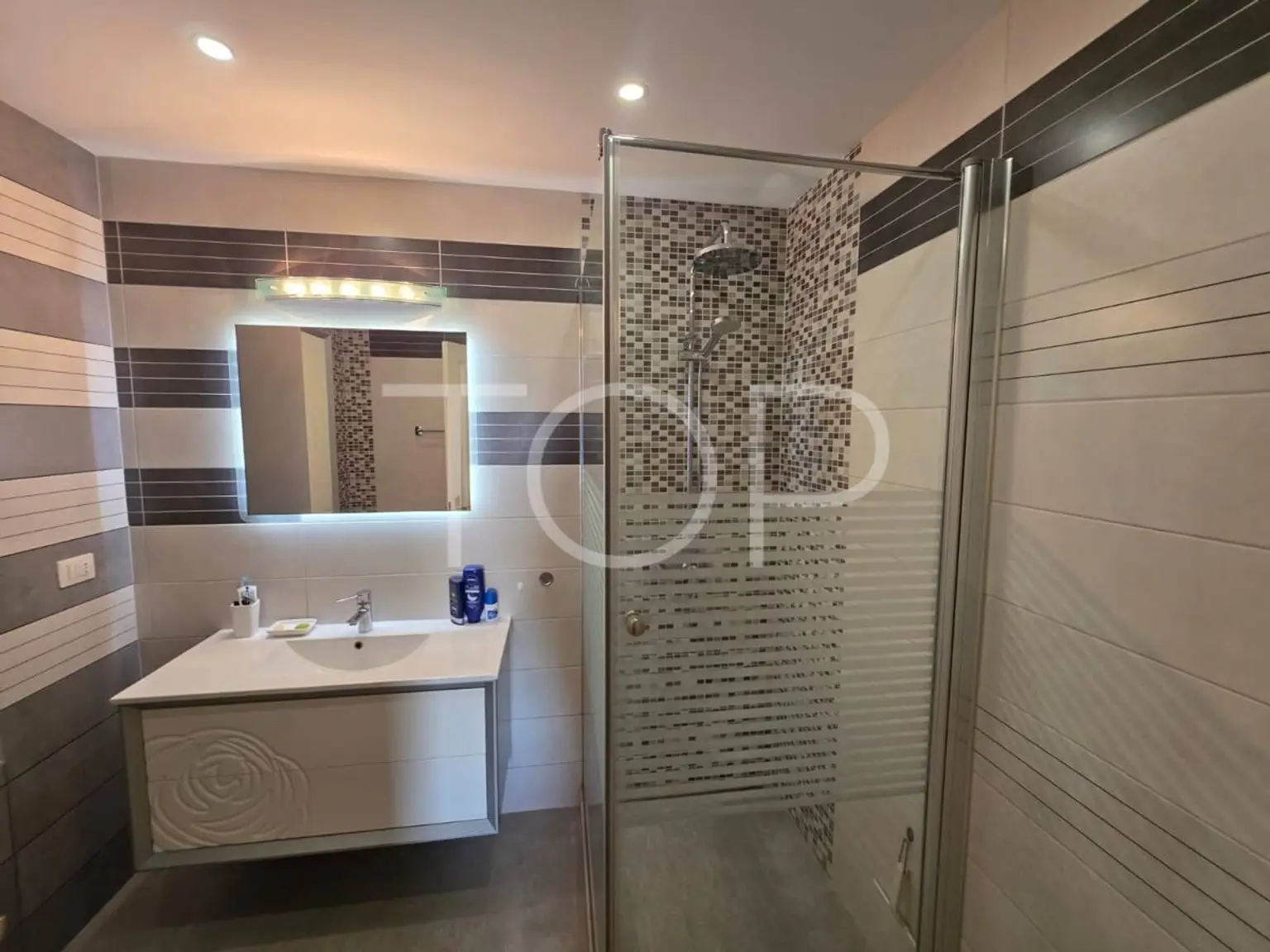 d06cbb33-d50d-444e-b099-0262e7ab6e37