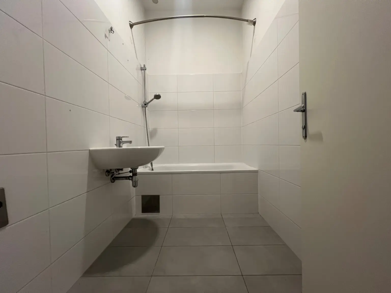 6 | CHARMANTE 2 Zimmer ALTBAUWOHNUNG  mit Balkon – Unbefristet | Prima Service Immobilien