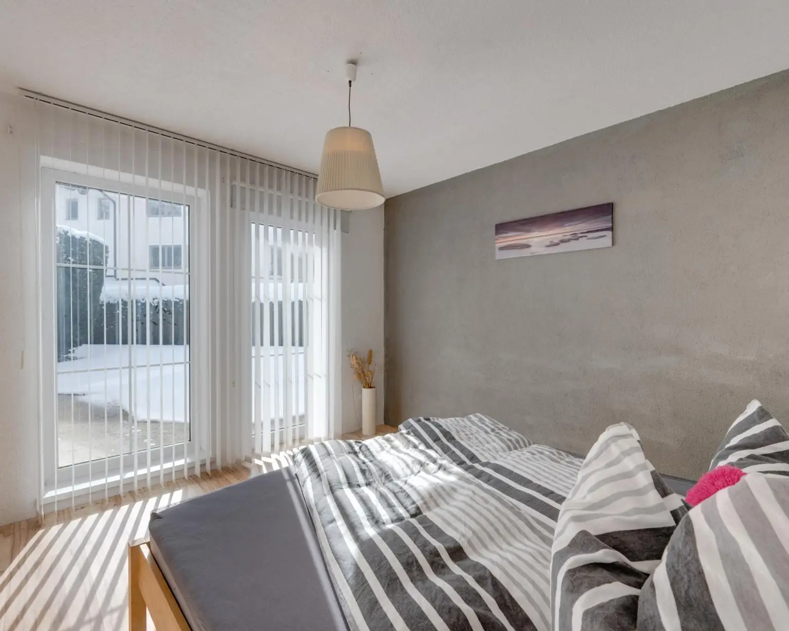 Schlafzimmer mit direktem Gartenzugang