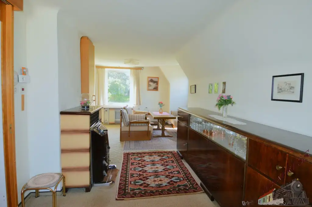 Einfamilienhaus mit Gäste-/Sommerhaus und 2 Garagen - Fernblick