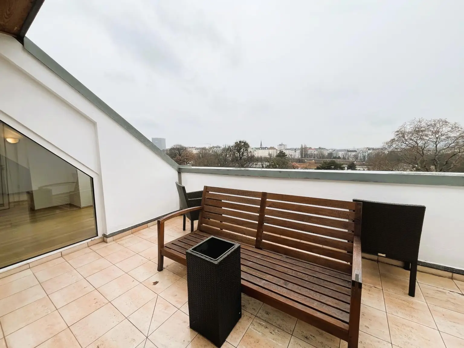 Terrasse mit Blick auf den Botanischen Garten