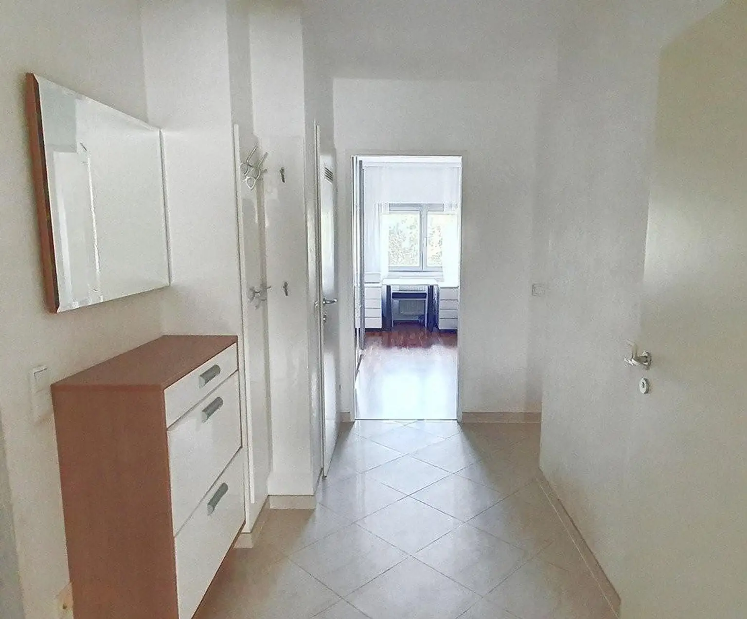 6 Vorzimmer ETW 1220