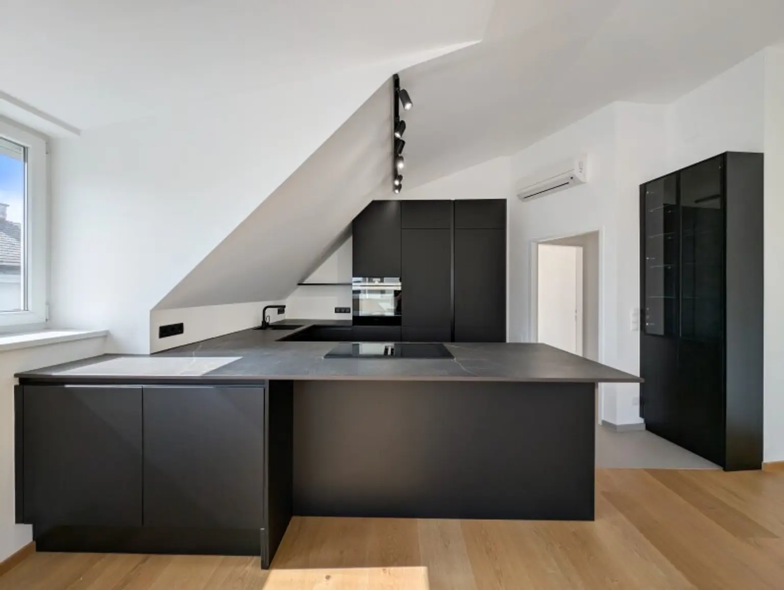 ++NEU++ Fantastische 3-Zimmer Dachgeschosswohnung mit großer Dachterrasse!