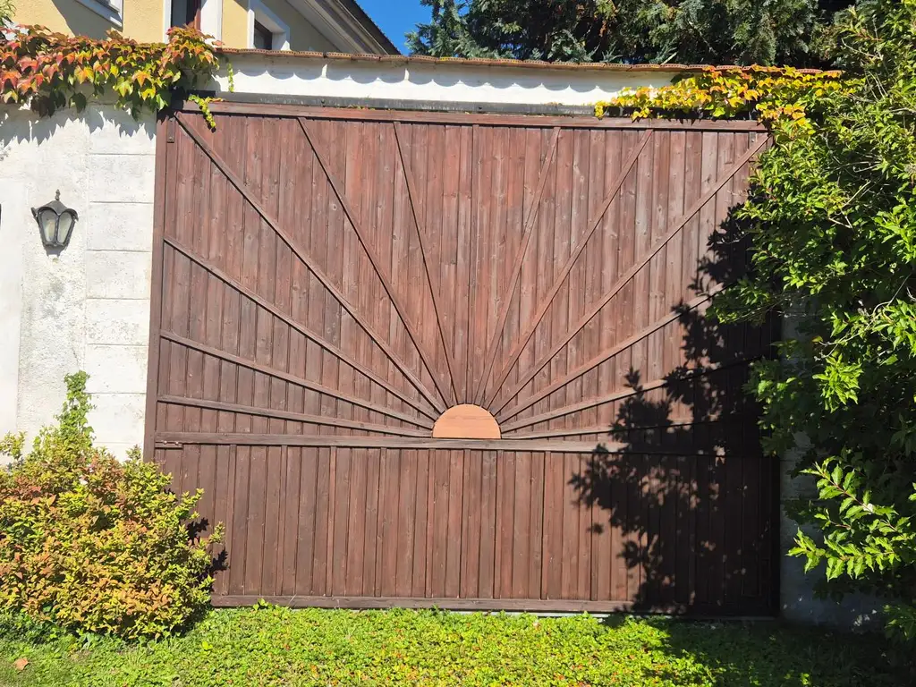 Wunderschöner Dreikanthof in Ruhelage mit Reithalle