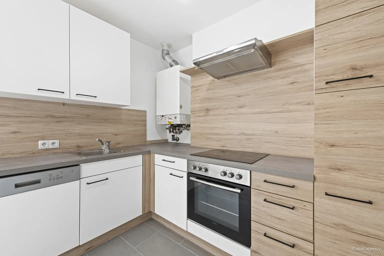 SERVITENVIERTEL - wunderbare südseitig gelegene Dachgeschoßwohnung mit Freifläche