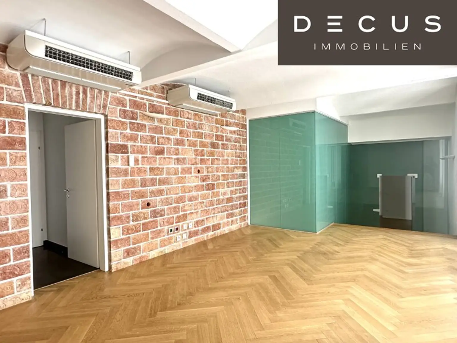 + + + REPRÄSENTATIVER ALTBAU + + + TOP CITY LAGE + + + 10 Räume + + +