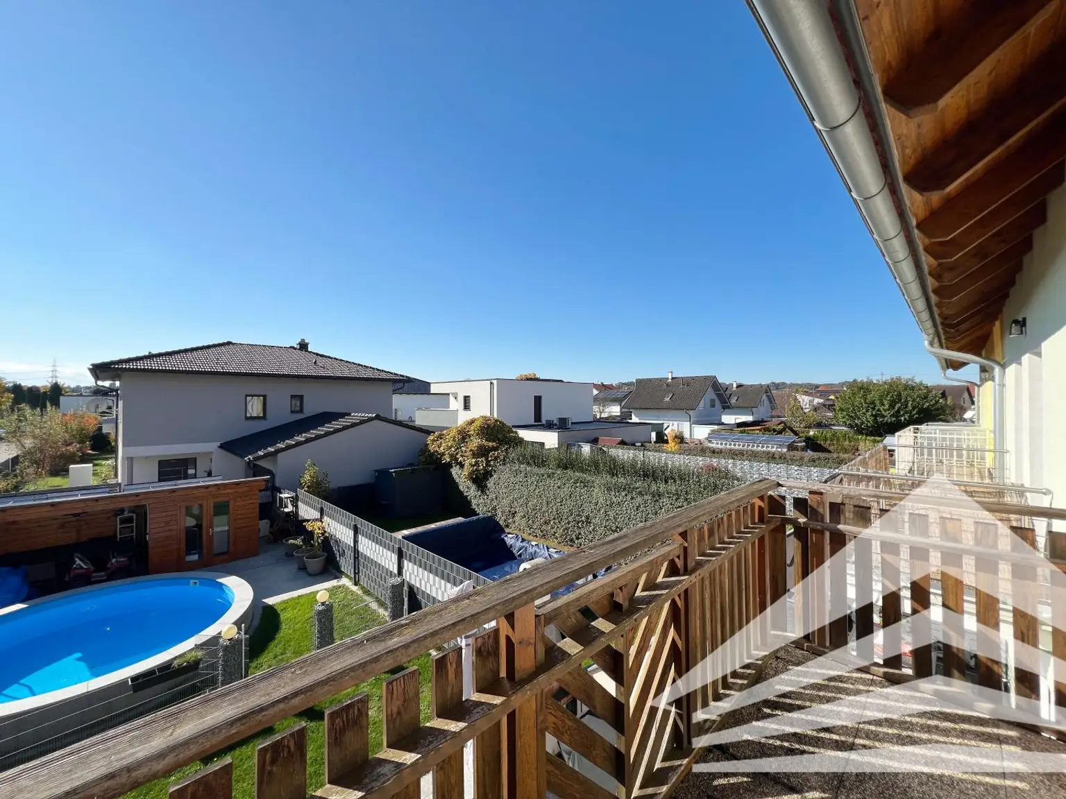 Großzügiges Eckreihenhaus mit Garten & Pool in toller Siedlungslage! 360° Rundgang online!