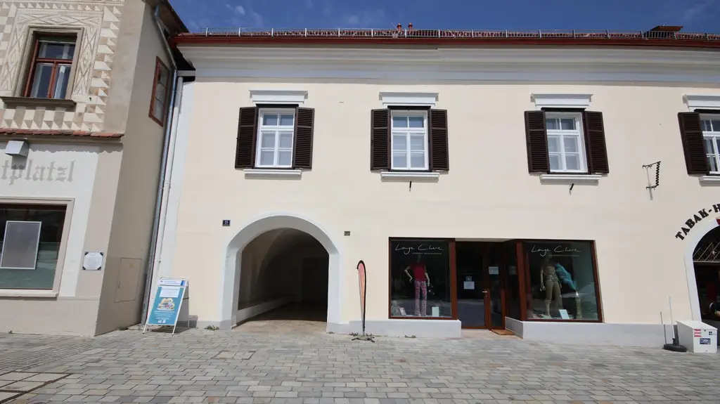 Erstbezug nach umfassender Sanierung: Sonnige Altbauwohnung am Hauptplatz Frohnleiten