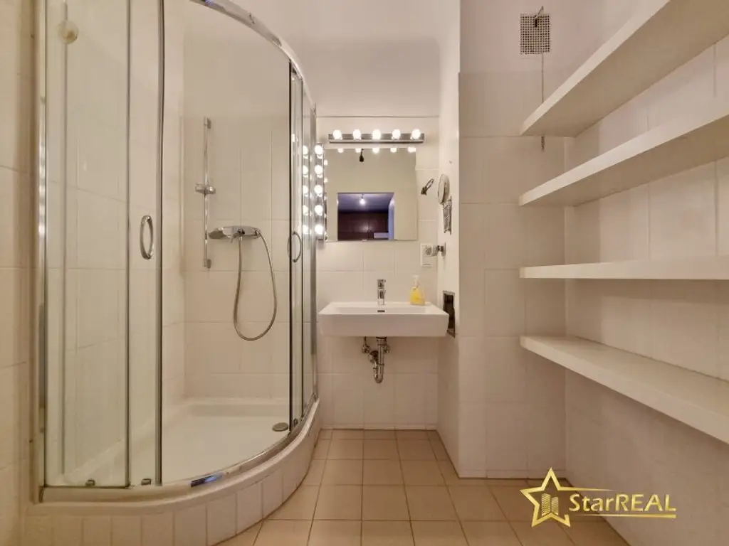 FERNWÄRME-HEIZUNG! ÄUSSERST GEPFLEGTE 3 ZIMMER-WOHNUNG IM 2. LIFTSTOCK. ZENTRALE, RUHIGE LAGE.