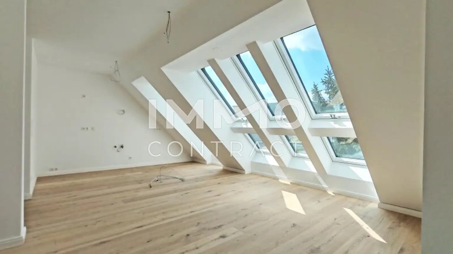 Blick zur Küche und Essbereich