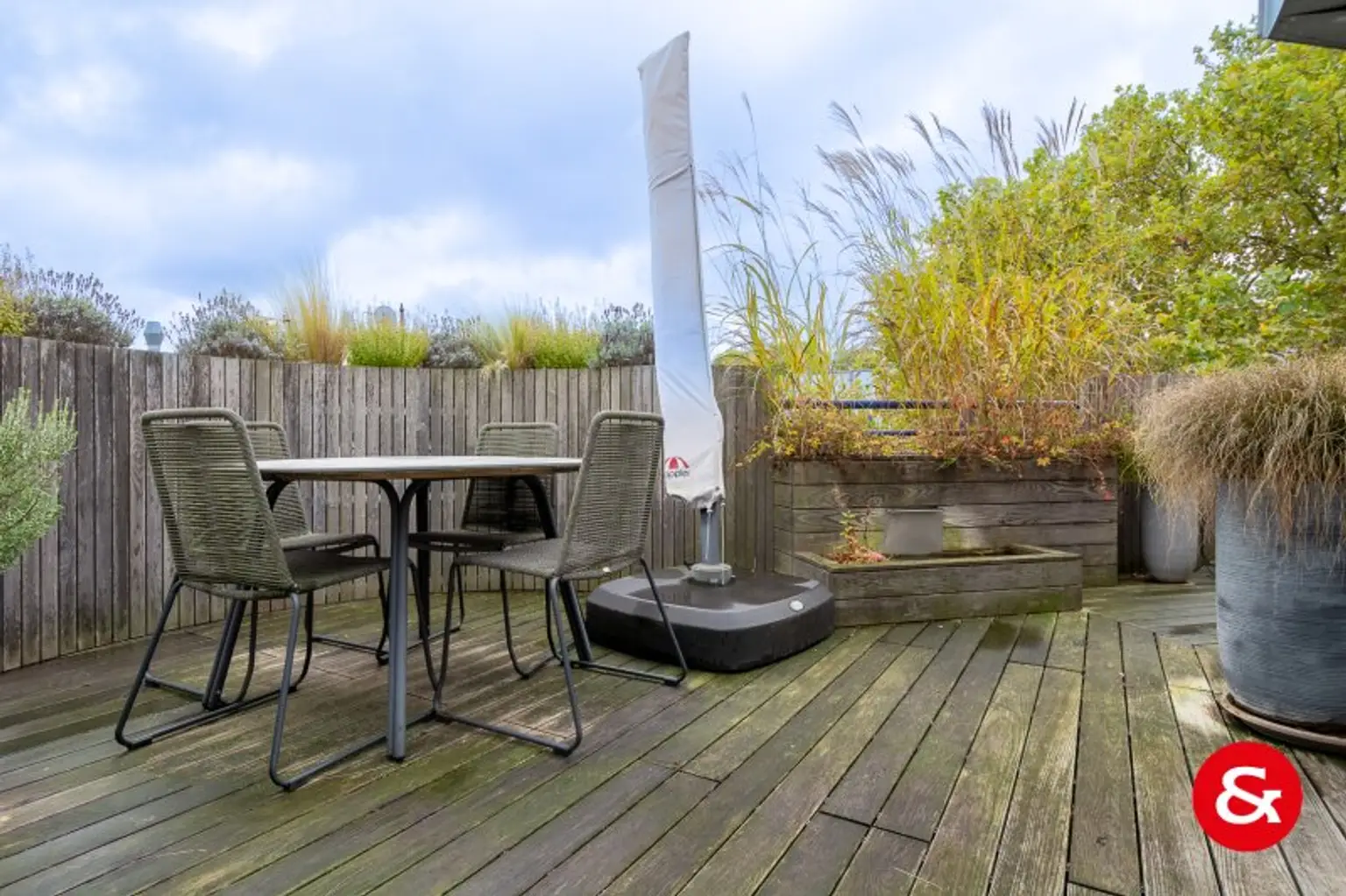 Sonnige 6-Zimmer-Terrassenwohnung mit 2 Garagenplätzen! | auch auf 2 Wohnungen teilbar!