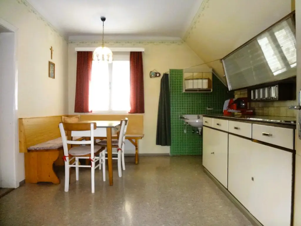 ÄLTERES HAUS ZUM LEISTBAREN PREIS!