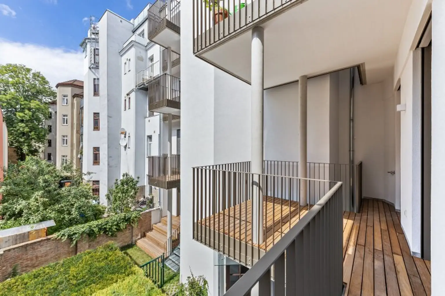 4-Zimmer-Altbaueigentumswohnung in generalsaniertem Altbau mit Balkon