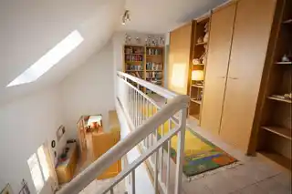 Eingangsbereich_mit_Empore__ev__Zugang_zu_zweiter_Wohneinheit__