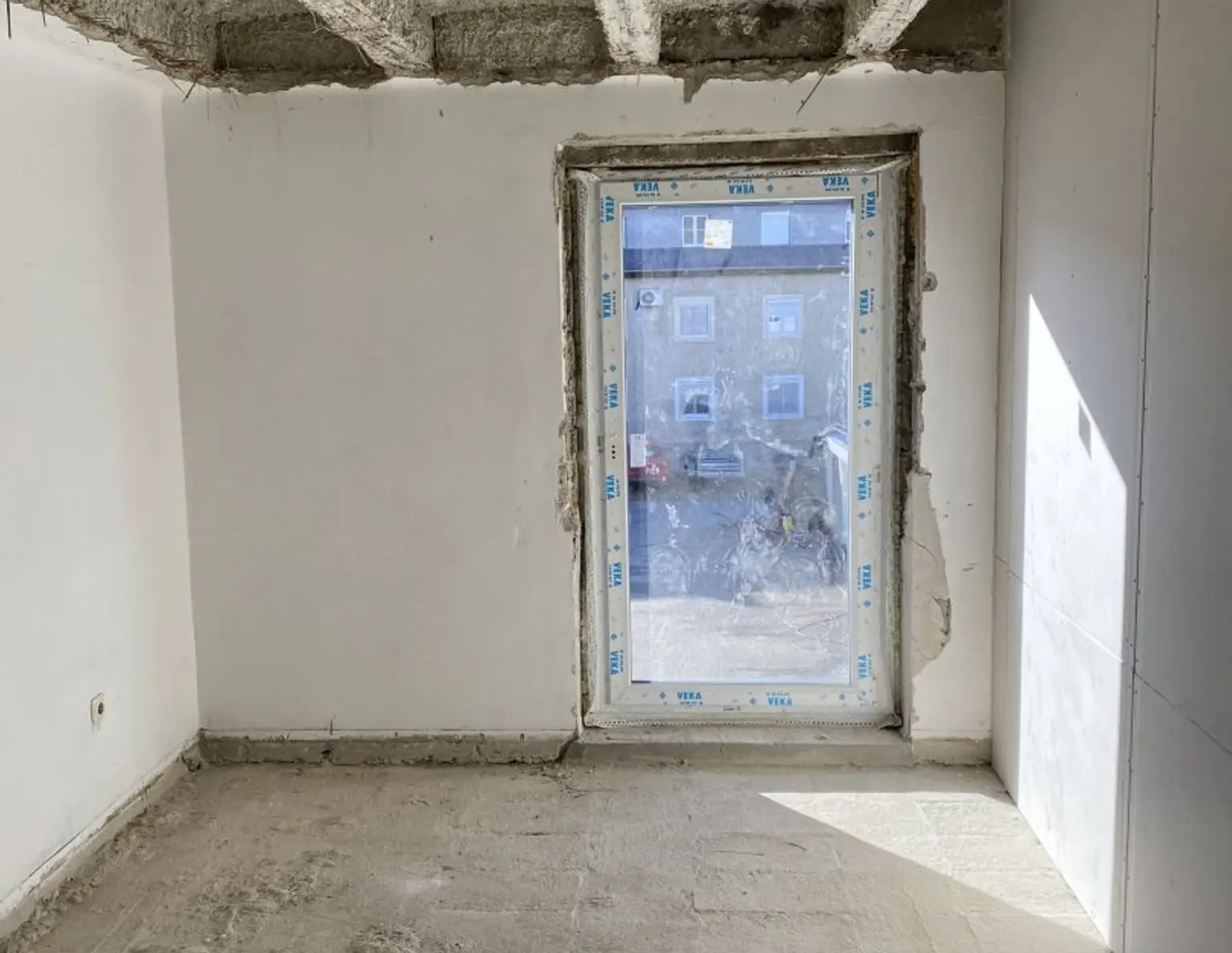 Sonnige Balkonwohnung zum selbst sanieren - provisionsfrei auf www.riedersbach.com