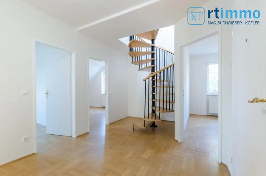 VIER ZIMMER | SCHÖNE UND HELLE TERRASSENWOHNUNG + 70 m2 DACHTERRASSE + GARAGE