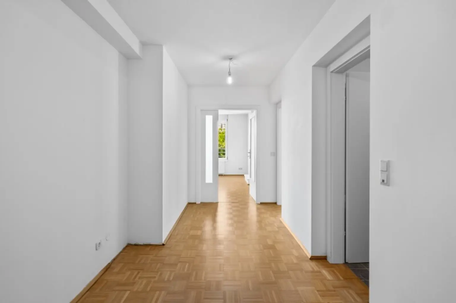 Wohntraum am Schafberg – Lichtdurchflutete Wohnung mit Loggia