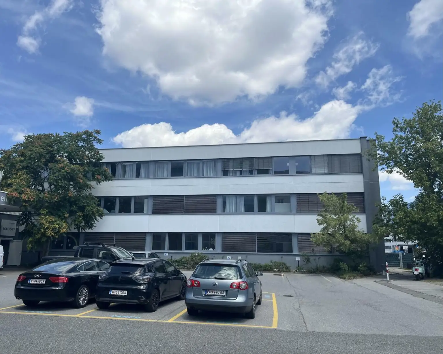 FIRMENSTANDORT-Büros in verschieden Größen oder ganze Etage in Wien 23 - gesamt 331 m²- teilbar ab ca. 23 m²