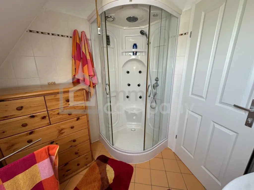 Schlüssel drehen & losleben – Stilvolles Ein-/Mehrfamilienhaus mit Garten, Vollmöbliert in Groß-Enzersdorf