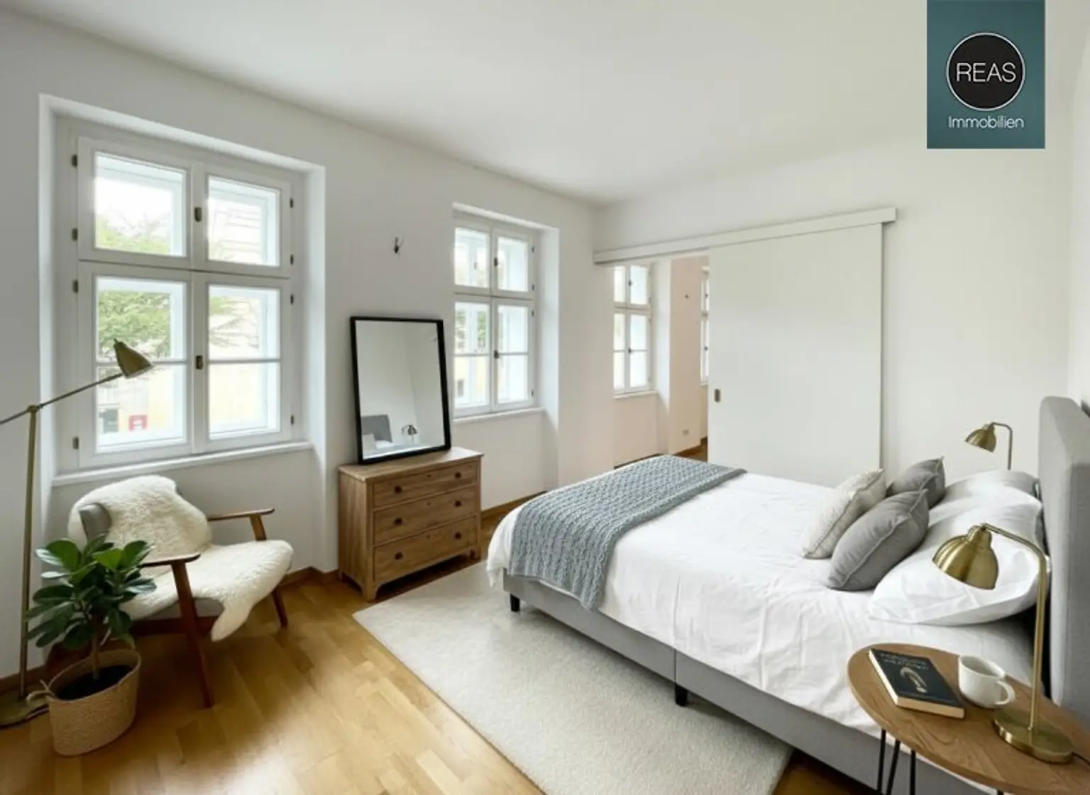 Provisionsfrei: Wunderschönes Apartment mit ruhiger Balkon-Terrasse bei der Orangerie Schönbrunn!