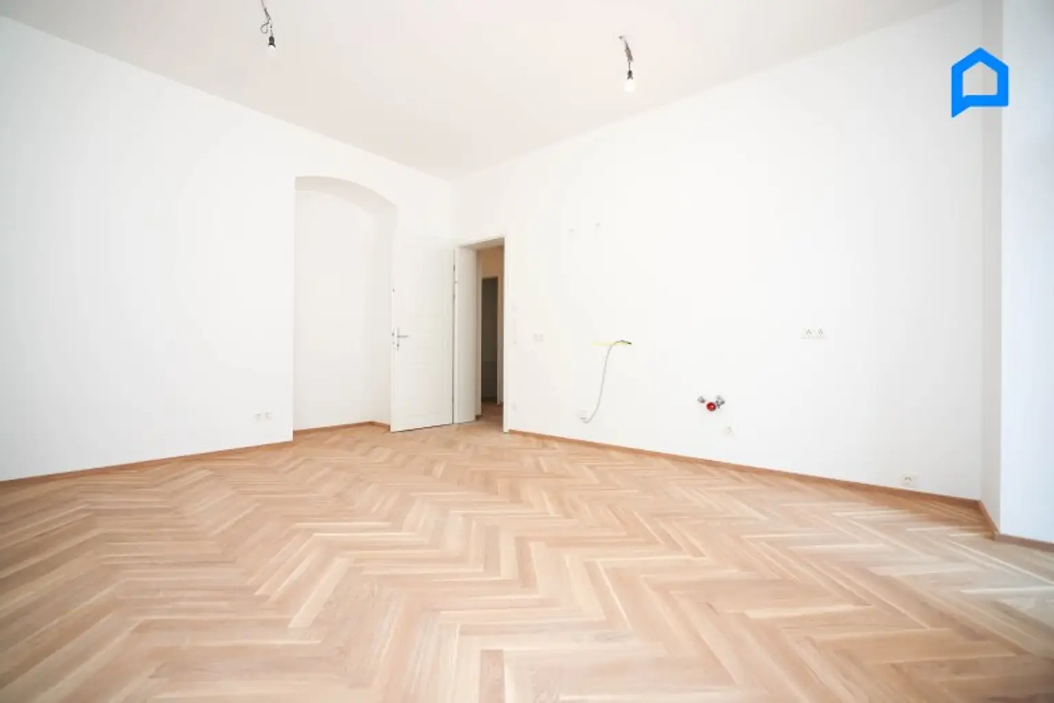 ERSTBEZUG, JETZT einziehen! Kernsanierter Albau mit modernster Ausstattung ab 41 m² -148m² Wohnfläche, 2-4 Zimmer plus Nebenräume, Etagen- und DG Wohnungen, Kurzzeitvermietung möglich !