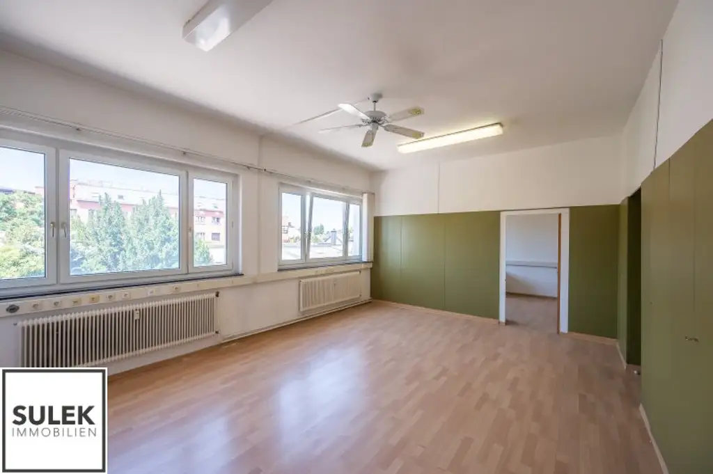 Grundstück mit vier Baukörpern - Büro-, Geschäfts- und Gewerbegebäude inkl. Parkplätzen in Vösendorf
