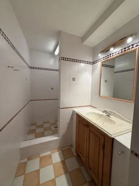 Möbliertes Einfamilienhaus mit Garten, Pool und Sauna