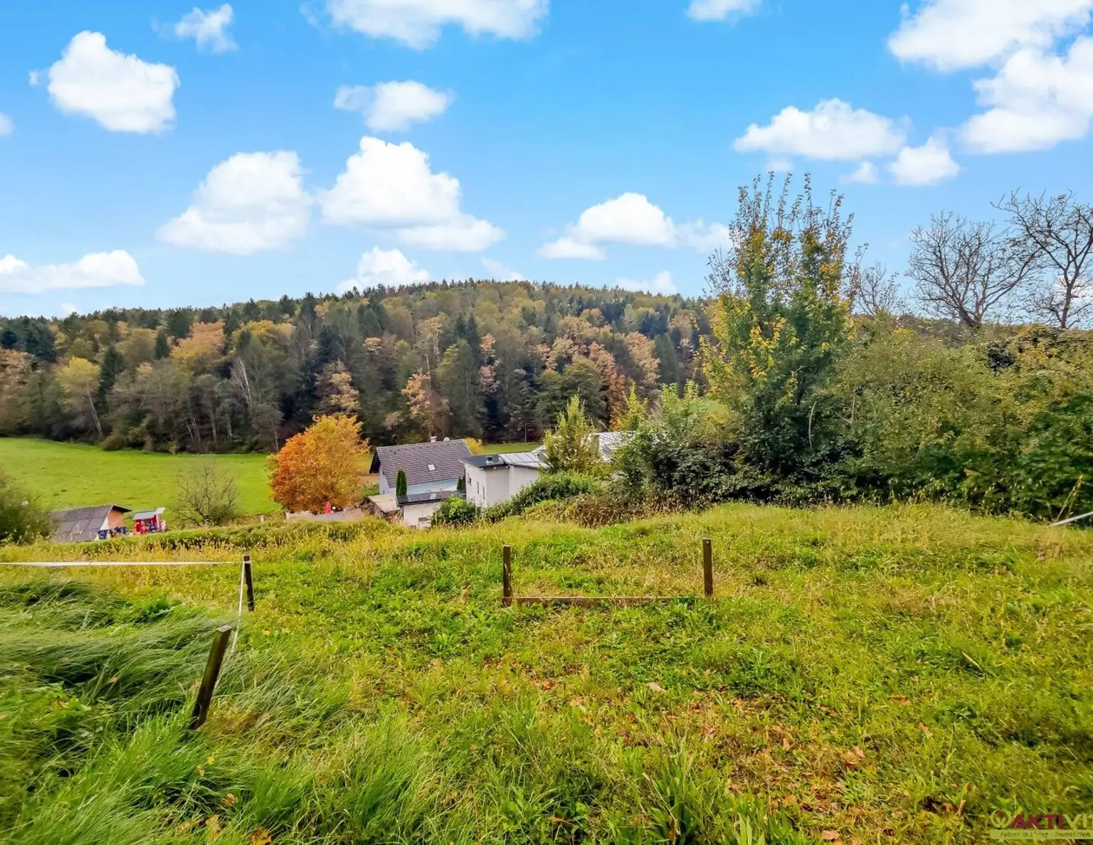 Baugenehmigtes Doppelhaus inkl. Grundstück. - Weniger als 10 Min. vor Graz. - Viele Highlights und große Terrassen.