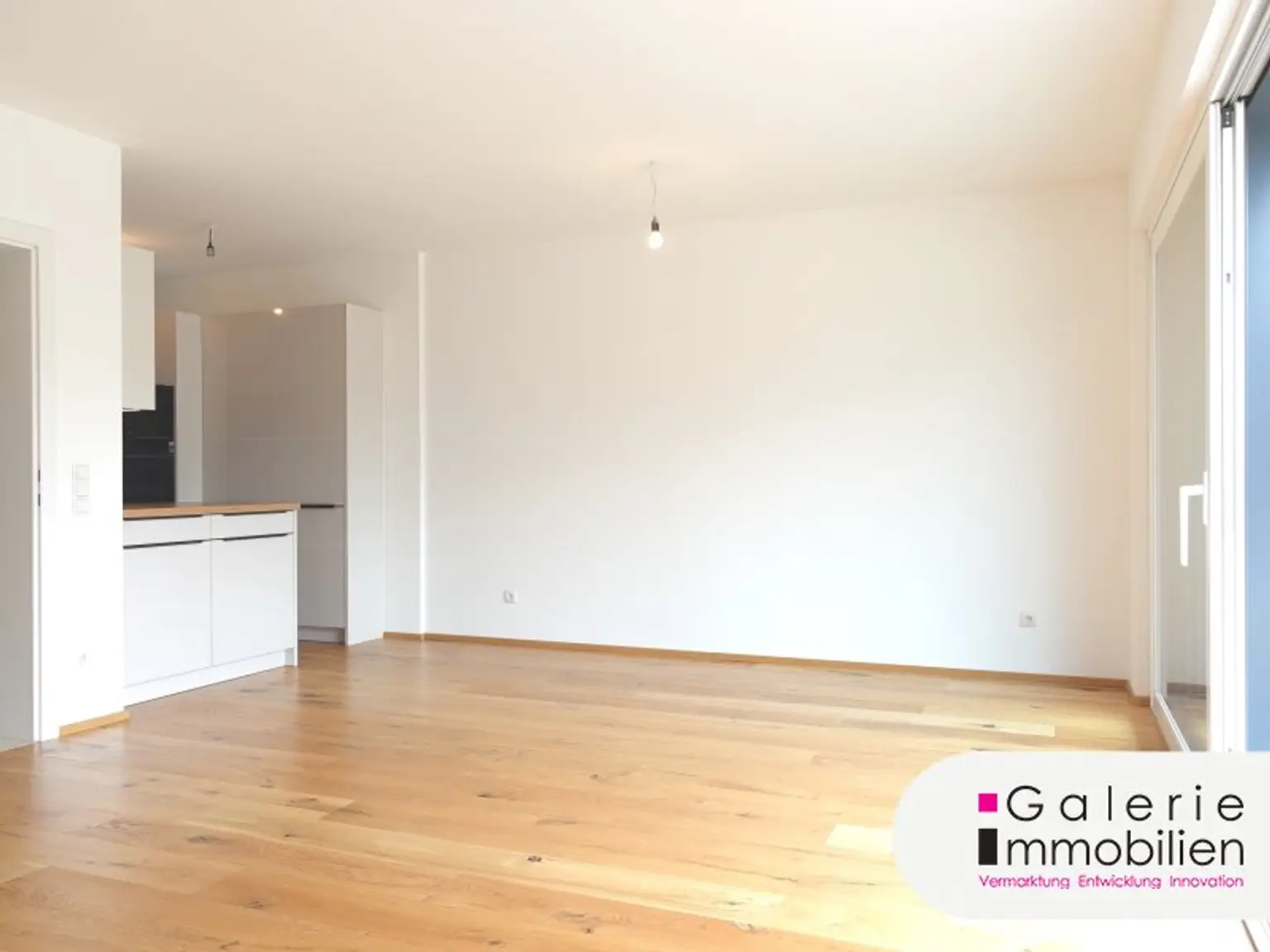 Erstbezug: Sehr schöne, helle und ruhige Doppelhaushälfte (links) mit 4 Zimmern, Eigengarten und Panoramablick-Dachterrasse!
